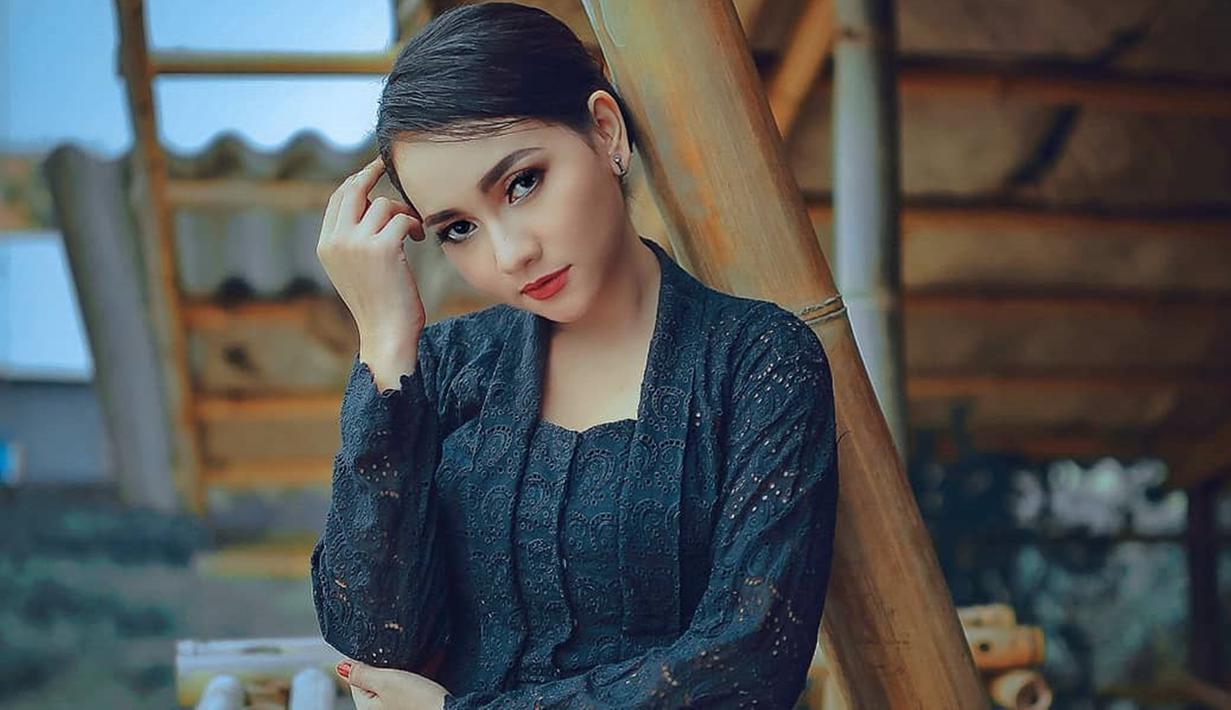 FOTO: Gaya Lala Widy Saat Pakai Kebaya, Anggun dan Memesona - Surabaya