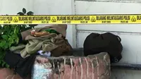 Warga Yogyakarta dihebohkan penemuan helm berikut dua tas diduga berisi bom di depan Kantor Kadin DIY. (Liputan6.com/Switzy Sabandar)