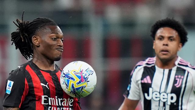 Aksi Rafael Leao di laga AC Milan vs Juventus di pekan ke-34 Liga Italia 2025/2026 di San Siro, Senin (27/04/2026) dini hari WIB.