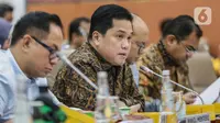 Menteri BUMN Erick Thohir menyampaikan pandangannya saat rapat kerja dengan Komisi VI DPR RI di Kompleks Parlemen, Senayan, Jakarta, Kamis (31/8/2023). (Liputan6.com/Faizal Fanani)