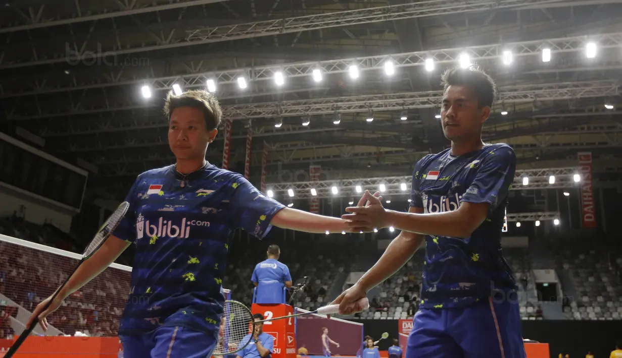 Pasangan Liliyana Natsir dan Tontowi Ahmad, saat melawan Riky Widianto dan Masita Mahmudin pada laga Indonesia Masters 2018 di Istora Senayan, Selasa (23/1/2018). Liliana/Tontowi menang 23-21 dan 21-17 atas Riky/Masita. (Bola.com/M Iqbal Ichsan)