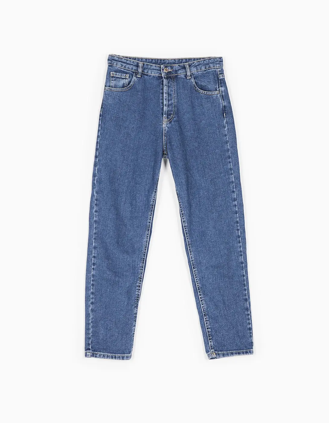 Vintage mom fit jeans, Rp 499.900. (stradivarius.com)