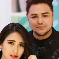 Setelah berulang kali dirinya digosipkan memiliki hubungan spesial dengan Raffi Ahmad. Kini, Ivan Gunawan membongkar sebuah pernyataan yang menyedot perhatian publik.
