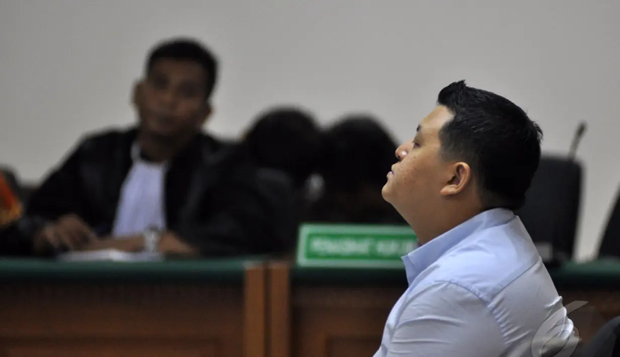 Jaksa KPK menuntut Teddy Renyut dengan pidana penjara selama 4 tahun dan denda Rp150 juta subsidair 3 bulan kurungan, Jakarta, Senin (29/9/2014) (Liputan6.com/Miftahul Hayat)