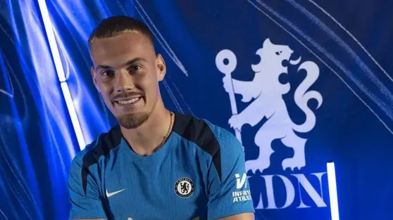 Siap Hengkang, Kiper Denmark Tinggalkan Pramusim Chelsea