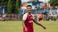 Pemain Barito Putera, Yongki Aribowo, saat laga ujicoba melawan Persija Jakarta di Stadion Bea Cukai, Jakarta, Selasa (5/4/2016). Kedua tim bermain imbang 2-2. (Bola.com/Vitalis Yogi Trisna)