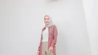 Rekomendasi 7 Outer Motif Lengan Panjang, Penampilan Makin Kece saat Kumpul Keluarga di Libur Idul Adha 2025