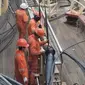 Teknisi Telkom melakukan recovery kabel laut JaSuKa ruas Batam-Pontianak. Dok: Telkom Indonesia