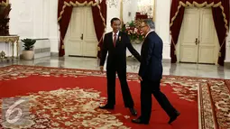 Presiden Joko Widodo bertemu Menteri Luar Negeri Republik Ceko Lubomir Zaoralek di Istana Merdeka, Jakarta, Kamis (25/2/2016). Dalam pertemuan tertutup tersebut membahas mengenai isu-isu global terkini. (Liputan6.com/Faizal Fanani)