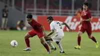 Gelandang Timnas Indonesia, Andik Vermansah, berusaha mengontrol bola saat melawan Timor Leste pada laga Piala AFF 2018 di SUGBK, Jakarta, Selasa (13/11). Indonesia menang 3-1 atas Timor Leste.(Bola.com/M. Iqbal Ichsan)