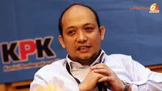 Novel diperiksa sebagai tersangka atas kasus dugaan penganiayaan pelaku pencuri sarang burung walet pada 2004 silam. Ketika itu, ia menjabat Kasatresrkim Polresta Bengkulu.