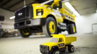Ford memproduksi Truk dengan desain awal dari diecast truk Tonka berwarna kuning dan memberinya nama F-750 (Foto: autoweek.com)