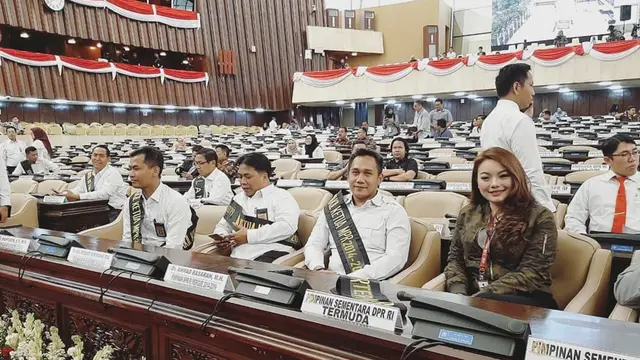 6 Pesona Hillary Brigitta Lasut, Anggota Termuda DPR Periode 2019-2024