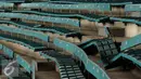 Kondisi bangku penonton yang ada di tribun atas Stadion Gelora Bung Karno, Jakarta, Rabu (18/5/2016). Rencananya, Stadion GBK akan mulai direnovasi pada Juni mendatang terkait persiapan pelaksanaan Asian Games 2018. (Liputan6.com/Helmi Fithriansyah)