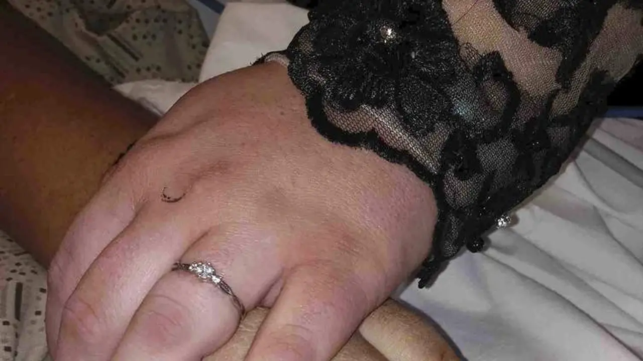 Jonathan Johnson dan Mariah Copeland Menikah di Rumah Sakit (Sumber: AP)