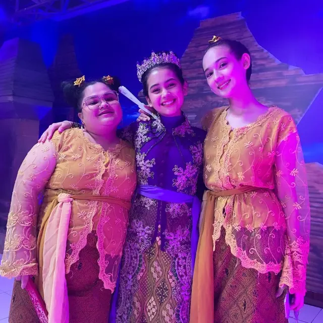 6 Potret Kebersamaan Sandrinna Michelle dan Defni Yani, Bak Kakak Adik