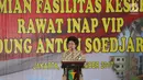 Menteri Kesehatan Nila Farid Moeloek memberi sambutan pada peresmian gedung baru di RS Polri, Jakarta, Kamis (28/12). Gedung baru di RS Polri yakni gedung Perawatan VIP dan VVIP Anton Sudjarwo dengan lima lantai, 87 ruangan. (Liputan6.com/Faizal Fanani)