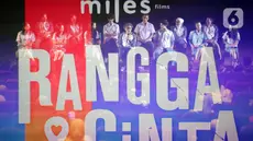 Sutradara Riri Riza (tengah) memberi keterangan saat perkenalan pemain dan pendukung film Rangga & Cinta di Plaza Senayan, Jakarta, Jumat (28/2/2025). (Liputan6.com/Helmi Fithriansyah)