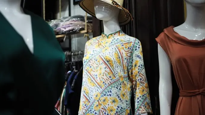Ilustrasi Kemeja Batik (TRẦN THANH HẢI/unsplash)