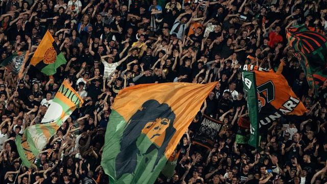 Suporter Fanatik Venezia, Tim yang Diperkuat Jay Idzes