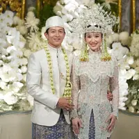 Pernikahan Pembalap Rio Haryanto dan Athina Usung Adat Betawi. [@soeandsu @daninlingga]