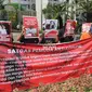 Kelompok mahasiswa yang tergabung dalam Satgas Pemuda Anti Korupsi melakukan aksi unjuk rasa di Kantor Kementerian Perdagangan, Jakarta. (Foto:Liputan6/Nanda Perdana Putra)