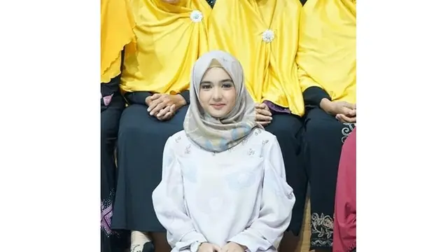 6 Potret Dianda Sabrina Berhijab, Pemeran Gina 'Dari Jendela SMP'
