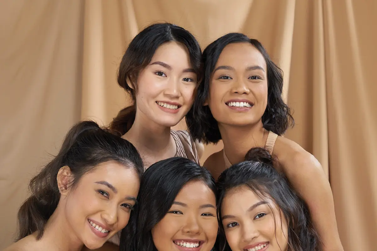 Di Rumah Aja, Makeup Lebih Praktis dengan Compact Powder Lokal Terbaru