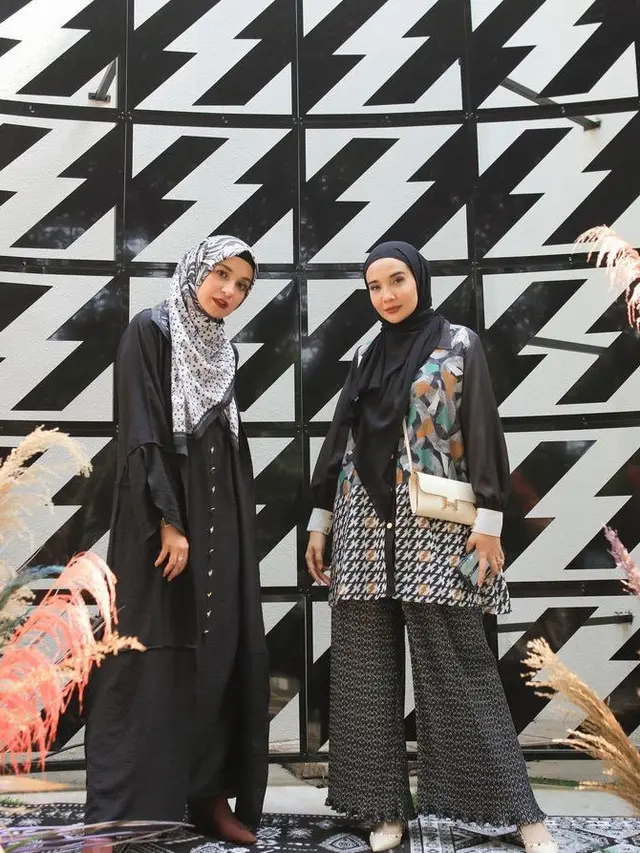Inspirasi Baju Tunik Lebaran Simple dari Artis Tanah Air