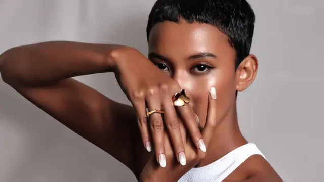 Hadirkan Penampilan yang Lebih Anggun dan Berkelas di Pesta dengan Frank Gold