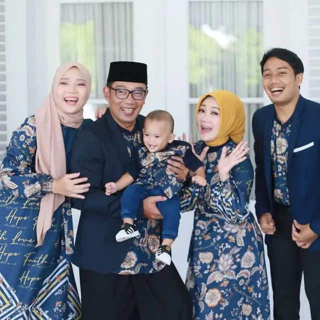 Keluarga Ridwan Kamil. (Instagram/ ridwankamil - https://www.instagram.com/p/COza5J-HBuR/)