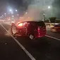 endaraan Mobil Avanza B 1679 BMB terbakar di ruas Tol Dalam Kota depan Balai Kartini Kuningan (TMCPoldaMetro)