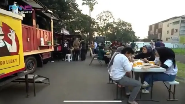 Nagita Slavina Jajan di Food Truck