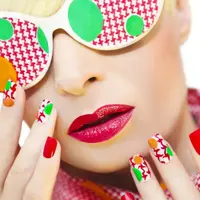 Percantik kukumu dengan kuteks karakter ini yuk.