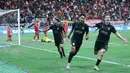 Jelang peluit panjang dibunyikan dan laga seperti akan dimenangkan Persija, pada menit ke-94, pemain pengganti Borneo FC, Ikhsan Zikrak berhasil mengkonversi bola liar menjadi gol dan membuat skor pertandingan berubah jadi 2-2. Tampak dalam foto, selebrasi pemain Borneo FC, Ikhsan Nul Zikrak (kedua kanan) usai mencetak gol saat melawan Persija pada pertandingan pekan ke-24 BRI Super League 2025/2026 di Jakarta International Stadium, Selasa (3/3/2026) malam WIB. (Bola.com/M Iqbal Ichsan)