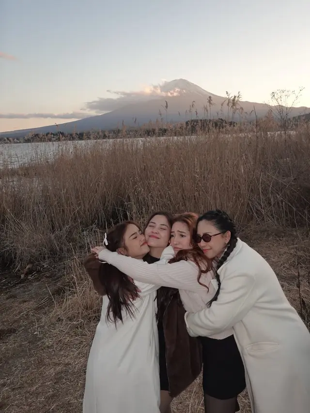 Liburan Bareng ke Jepang, Geng Rachel Vennya dan Fuji Disebut Punya Vibes Wanita Mahal