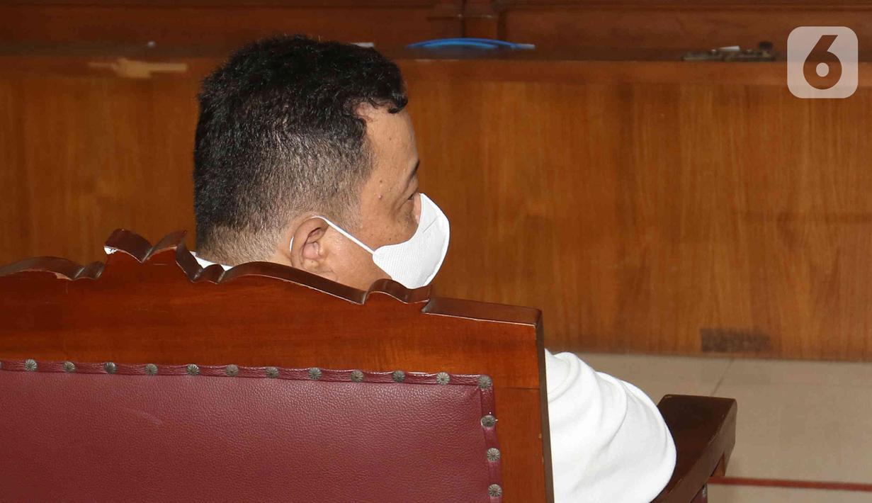 Terdakwa kasus dugaan pembunuhan berencana Brigadir Yosua, Kuat Ma'ruf mengikuti sidang lanjutan di PN Jakarta Selatan,Selasa (14/2/2023). Sidang dipimpin majelis hakim yang diketuai Wahyu Iman Santoso. (Liputan6.com/Herman Zakharia)