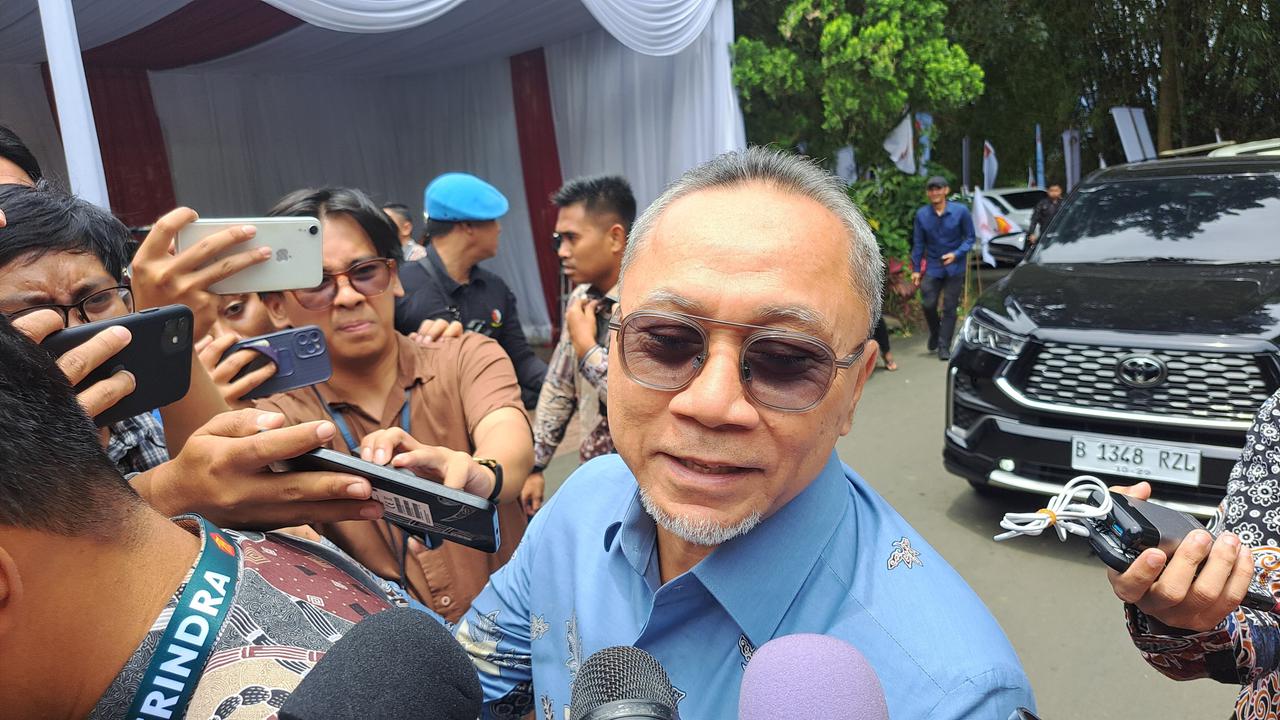 Ketua Umum Partai Amanat Nasional (PAN), Zulkifli Hasan saat menghadiri undangan silaturahmi Koalisi Indonesia Maju (KIM) di Hambalang, Bogor, Jumat (14/2/2025).