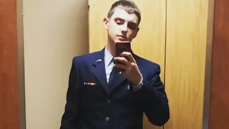 Anggota Garda Nasional Angkatan Udara Amerika Serikat (AS) berusia 21 tahun, Jack Teixeira, ditangkap atas kebocoran dokumen rahasia Pentagon. (Dok. Jack Teixeira/Facebook via BBC)