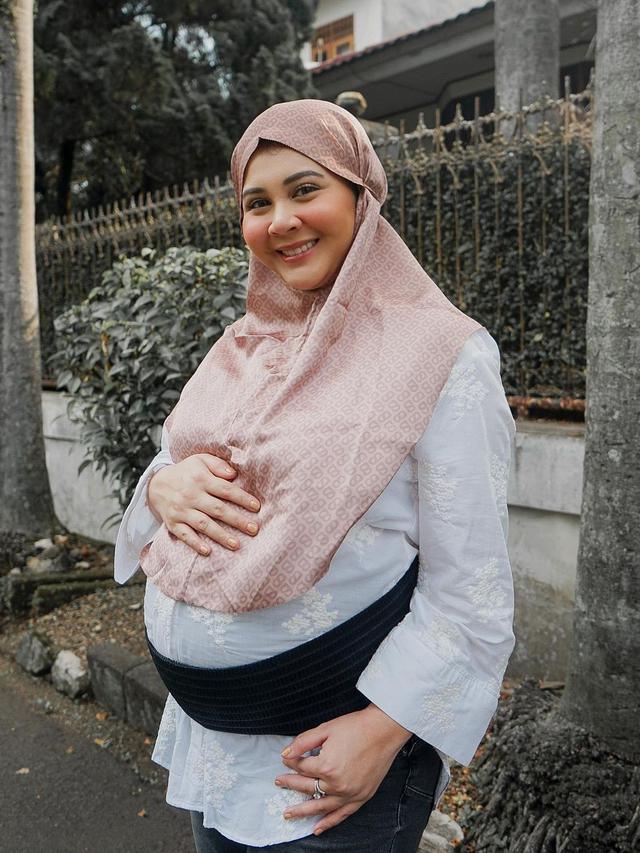 Jelang Melahirkan, Ini 7 Potret Kesha Ratuliu dengan Perut Makin Besar