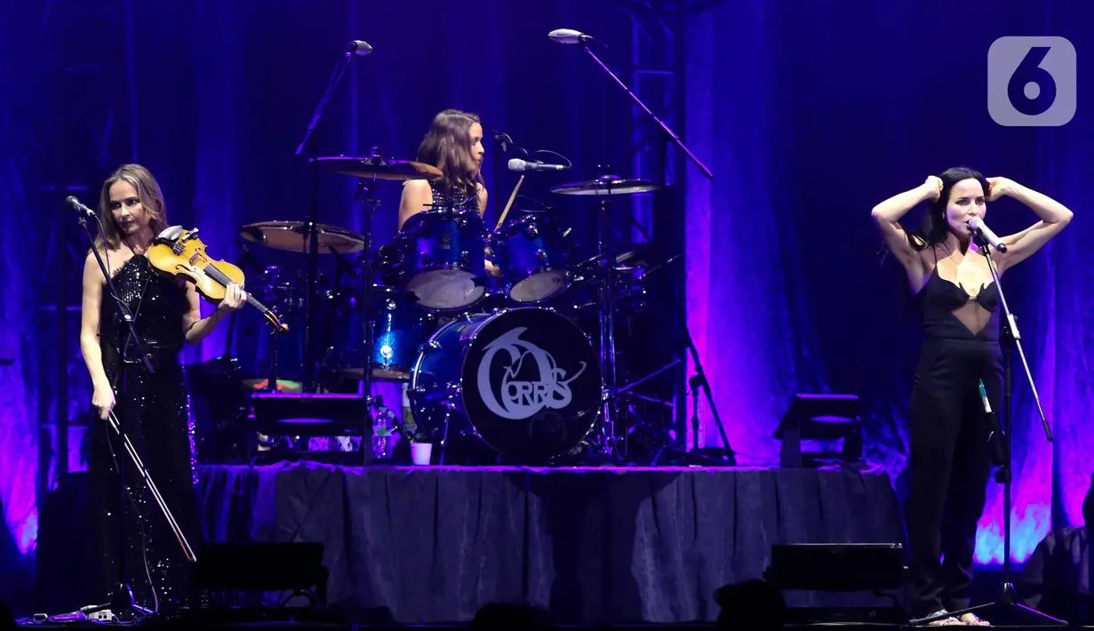Untuk diketahui, ini menjadi penampilan ketiga The Corrs di Indonesia. (Liputan6.com/Herman Zakharia)