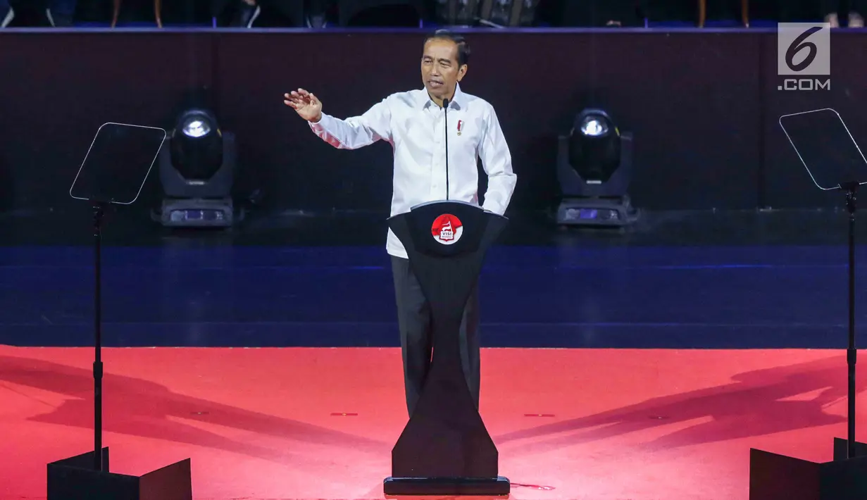 Presiden RI terpilih 2019-2014, Joko Widodo saat menyampaikan pidato Visi Indonesia di SICC, Sentul, Kab Bogor, Jawa Barat, Minggu (14/7/2019). Acara ini dihadiri sejumlah menteri kabinet kerja serta Wakil Presiden terpilih 2019-2024, KH Ma’ruf Amin. (Liputan6.com/Helmi Fithriansyah)