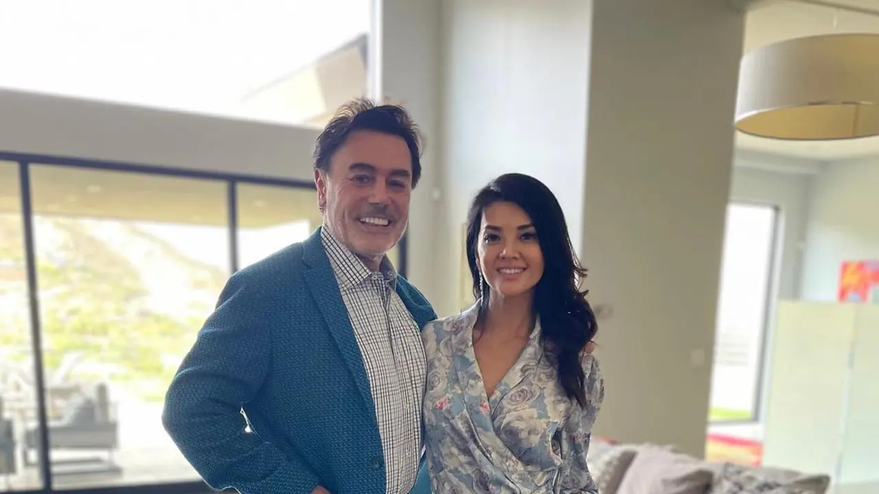 6 Gaya Elegan Farah Quinn saat Kencan Bareng Suami yang Wajahnya Disebut Mirip Tony Stark-Elon Musk
