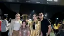 Sebagai bagian dari Gucci gang, Aurel Hermansyah kenakan Gucci Horsebit Platform [@queenarsy]