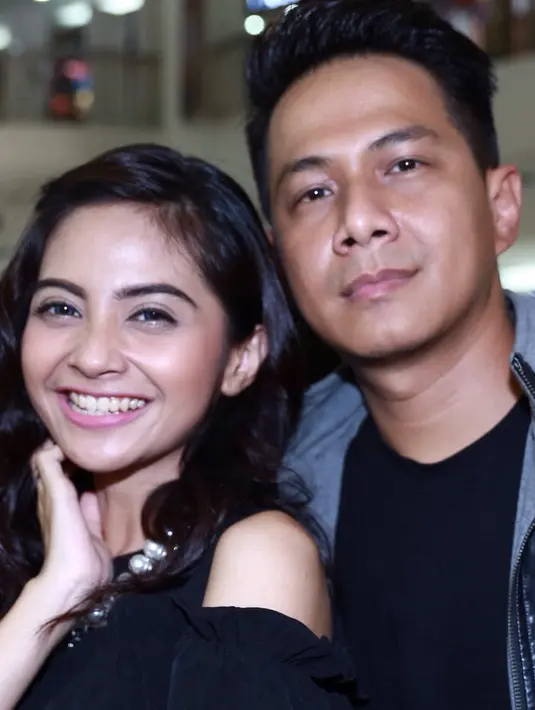 Pengalaman pertama Tiwi berduet dengan penyanyi cowok. Baginya ini sebuah tantangan yang belum pernah dialami sebelumnya. (Galih W. Satria/Bintang.com)