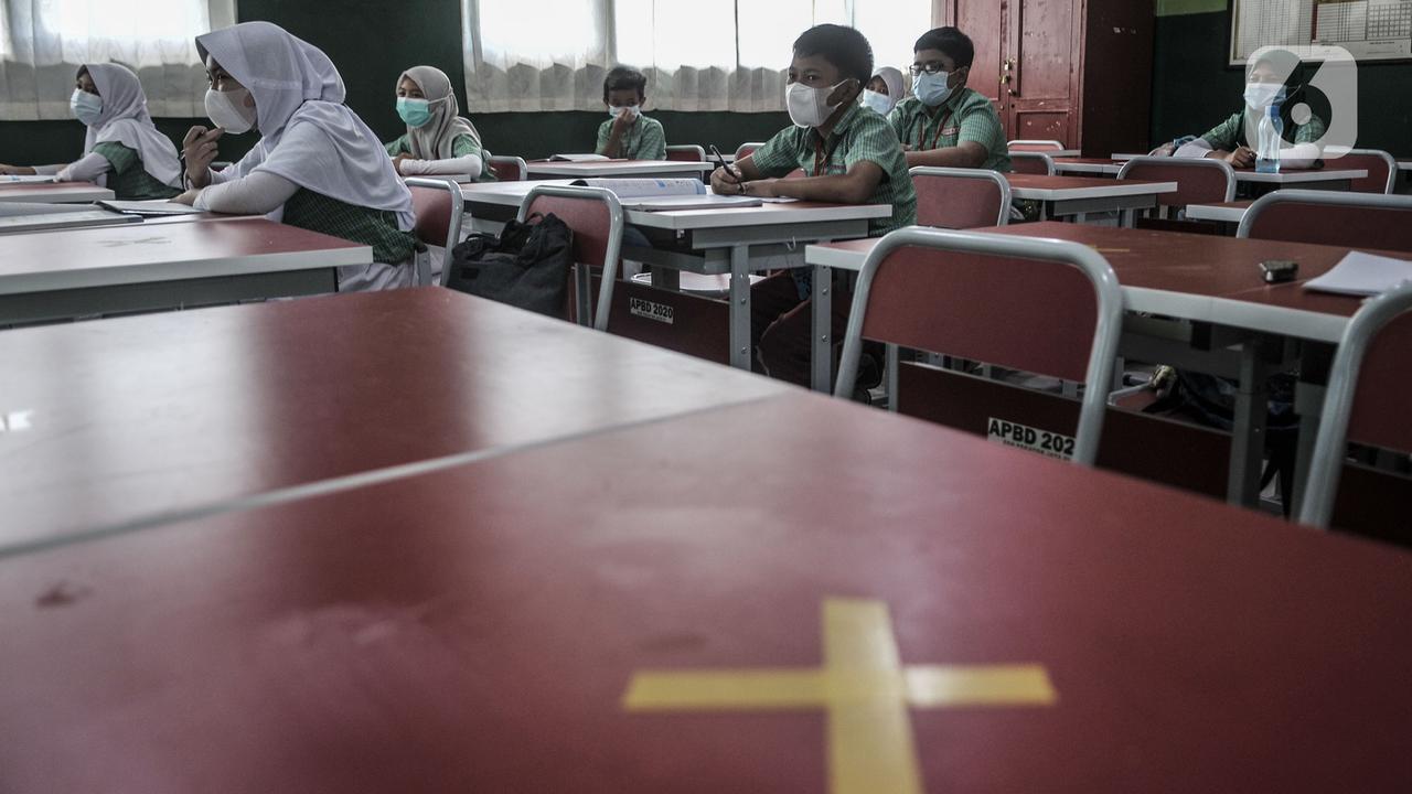 Siswa SD di Bekasi Kembali Sekolah Tatap Muka