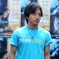 "Awalnya casting, dua hari kemudian di kontak jadi Nathan. Senang akhirnya dipercaya jadi pemeran utama di film ini," ucap Jefri Nichol di XXI Epicentrum, Jakarta Selatan, Kamis (17/3/2017). (Adrian Putra/Bintang.com)