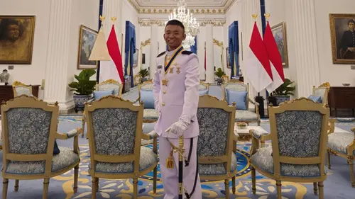 Kisah Inspiratif Anak Pedagang Sembako Jadi Lulusan Terbaik Akademi AL,  Pangkat Disematkan Langsung Prabowo - Regional Liputan6.com