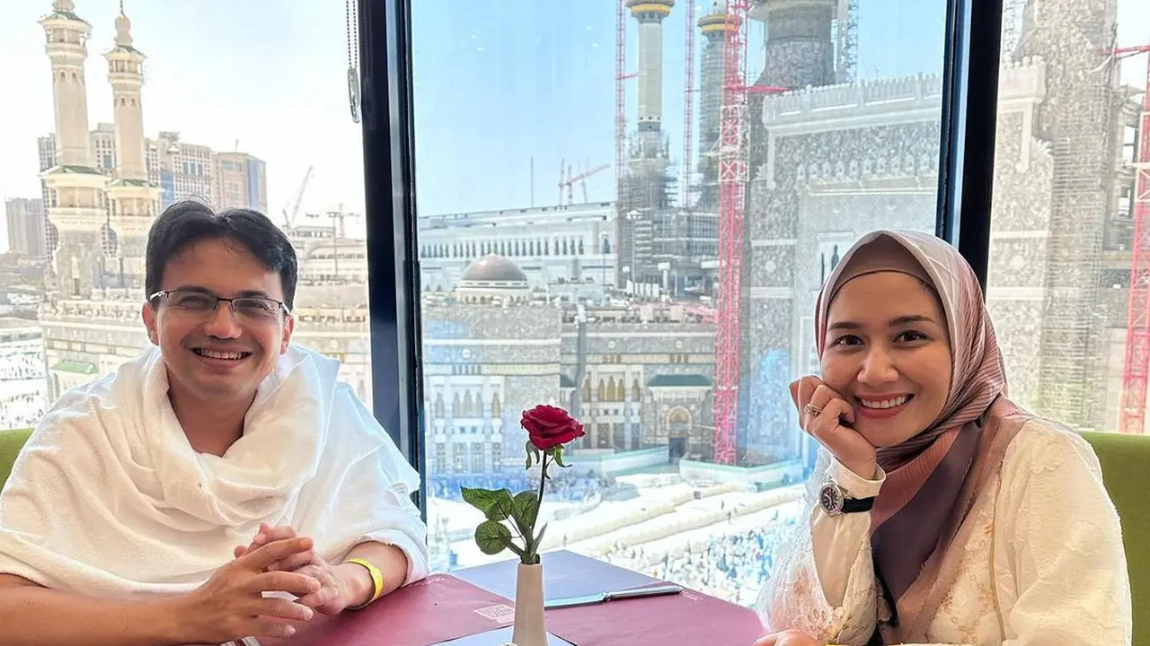 8 Potret Sahrul Gunawan dan Istri Jalani Ibadah Haji, Ajak Mertua