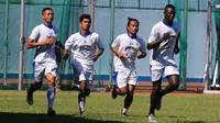 Latihan Perdana Persib: Ezechiel Fit, Patrich Wanggai Absen